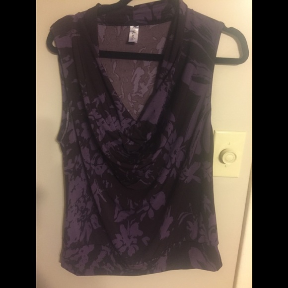 Medium sleeveless top - Picture 2 of 2